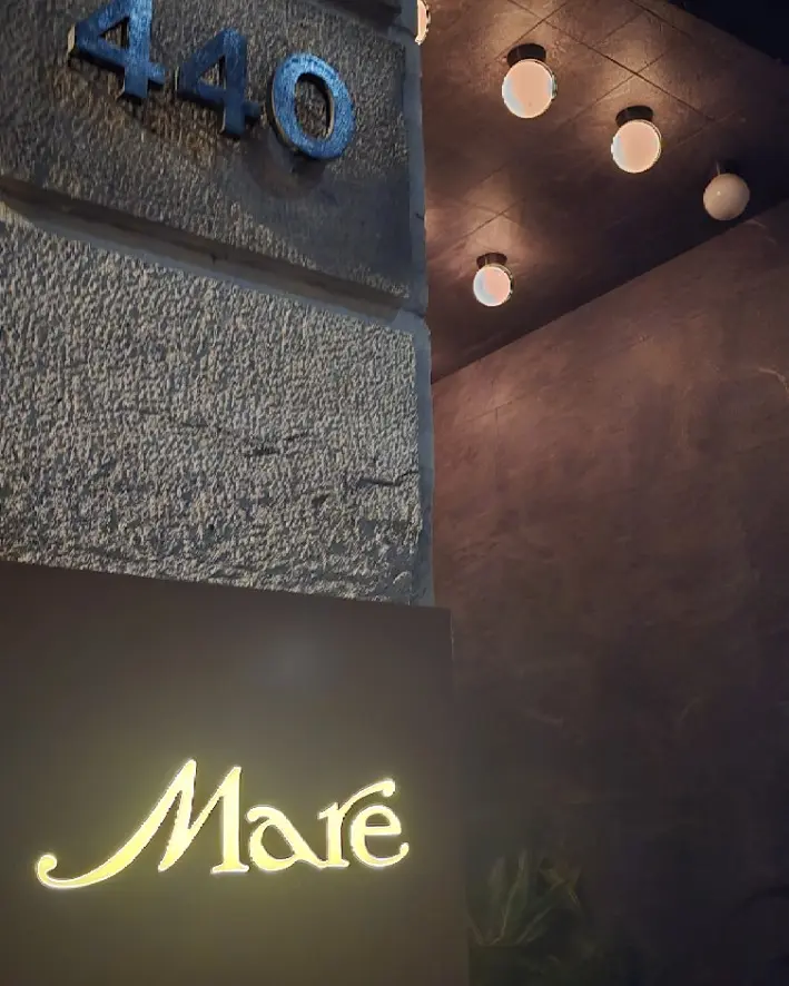 Illuminated Mare entrance sign beside the street number 440 in Old Montréal.